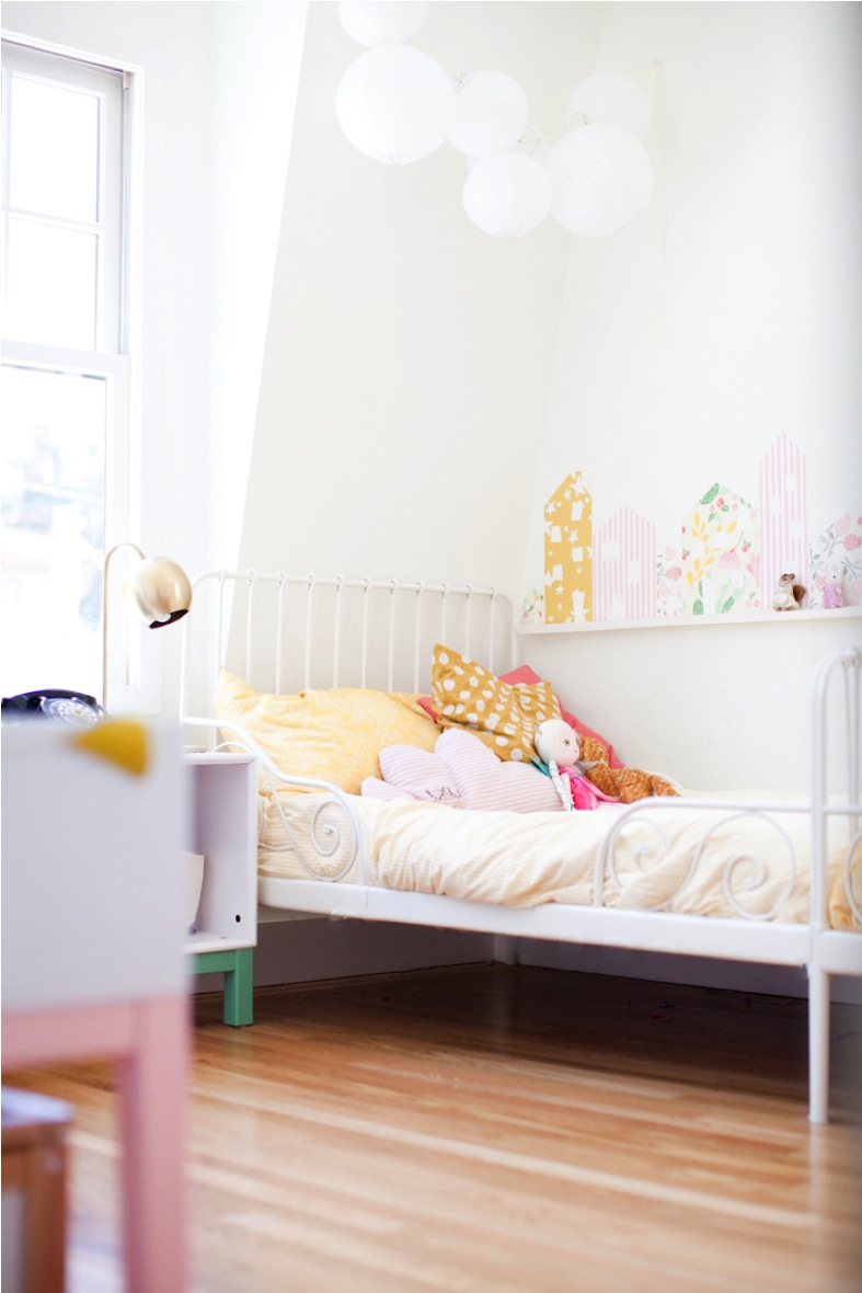 colorful-shared-sisters-bedroom