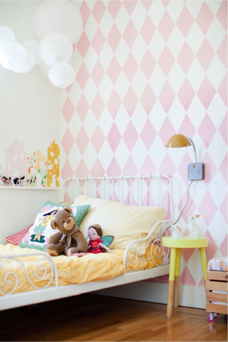 sweet-little-girl-bedroom-corner